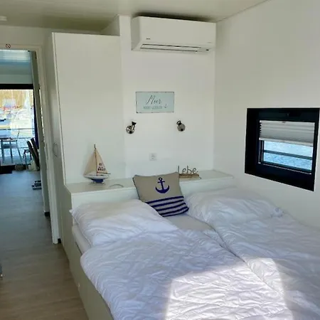 Prázdninový dům Ostsee Hausboot In Boltenhagen - Floating 44 Boot 4 Boltenhagen (Ostseebad)