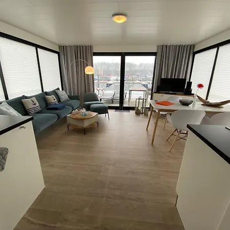 Prázdninový dům Ostsee Hausboot In Boltenhagen - Floating 44 Boot 4 *